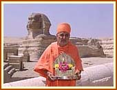 With Lord Harikrishna Maharaj   before the pyramids and sphinx of Giza. 1 Sept 99