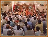 Devotees performing aarti during the ceremony, Sep 19 1999 