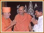 Swamishri with Shri Gupta,Ambassador for India,Sep 19 1999 