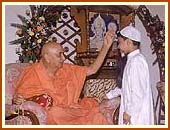 Blessing the kid who gave a mono-acting performance on 'Kesar Miya', Sep 23 199