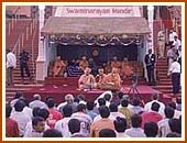 Evening assembly after the procession, Sep 26 1999