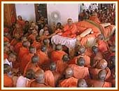 Discoursing to the sadhus. Sep 28 1999