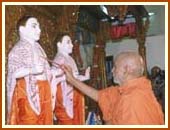 Invoking Lord Swaminarayan in the murti, Sep 19 1999 