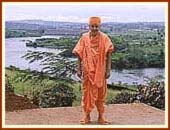 Swamishri by the R.Nile at the Jinja Nile Resort 1 Oct 99