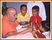 Swamishri showing a pocket calendar of Lord Swaminarayan, 8 Oct 99