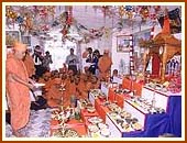 Performing aarti of Thakorji. Annkut was prepared by the devotees 