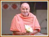 Swamishri with sanctified lotus flowers in hand, 8 Oct 99
