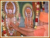 Swamishri performing the murti-pratishtha at the Swaminarayan mandir, 11 Oct 99  