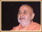 Swamishri watching a show of acrobatics, 13 Oct 99  