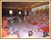 465 food items and juices were offered as Annakut offered to the Lord, 20 Oct 99