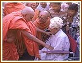 Swamishri blessing an old devotee, 24 Oct 99