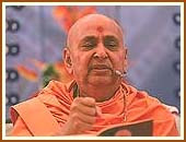 Swamishri blessing the morning assembly