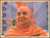 Swamishri blessing the morning assembly