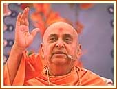 Swamishri blessing the morning assembly
