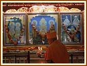 Performing Patotsav Aarti
