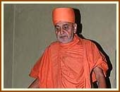 The shrine in memory of the place where Gunatitanand Swami bathed (chokdi) 