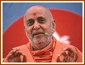 Effortlessly inspiring the devotees with spiritual discourses