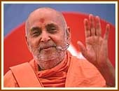 Effortlessly inspiring the devotees with spiritual discourses