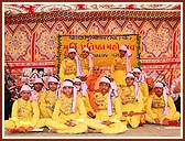With young performers of the welcome dance
