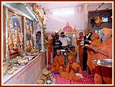 Performing arti on the occasion of the Shree Swaminarayan Mandirs 21st inauguration Anniversary (Patotsav)