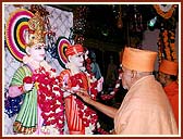 Performing the Murti Pratishtha ceremony of Akshar Purushottam Maharaj