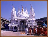 Swamishri at Shri Swaminarayan Mandir, Nadiad