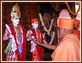Performing the Murti Pratishtha ceremony of Akshar Purushottam Maharaj