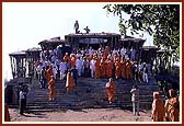 After seeing and reviewing the construction work, Swamishri descends the Mandir stairs