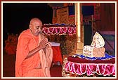 Humbly paying respects to Harikrishna Maharaj