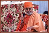 Happily blessing a gathering of devotees by the Mandir steps, Atladara