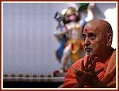 Chanting the Swaminarayan dhun