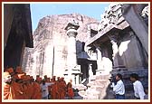 Observing a Jain cave mandir