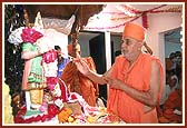 Murti pratishtha ceremony, invoking the Lord in the murtis of Lord Swaminarayan and Gunatitanand Swami 