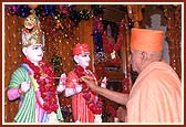 Performing Murti pratishtha of Akshar Purushottam Maharaj