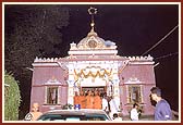 After doing darshan at Shree Swaminarayan Mandir