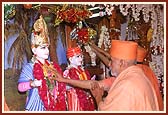 Performing Murti pratishtha of Akshar Purushottam Maharaj