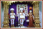 Harikrishna Maharaj and Laxminarayan Dev adorned in shepherd's clothes
