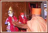 Performing Murti pratishtha of Akshar Purushottam Maharaj