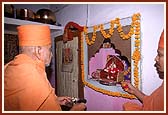 Performing arti of a ghar-mandir