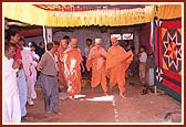 Swamishri heading towards a canopied assembly hall 