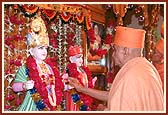 Performing the Murti pratishtha of Akshar Purushottam Maharaj