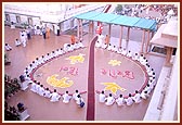 On 'Kishore Day', Swamishri was welcomed by a giant heart-shaped alignment of kishores prior to his morning puja. Walking through the 'heart' Swamishri looks up after releasing a bunch of balloons