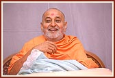 Swamishri in a joyous, merry mood.