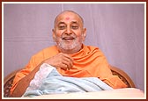 Swamishri in a joyous, merry mood.