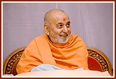 Swamishri in a joyous, merry mood.