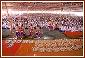 A large gathering of devotees and well-wishers during the murti pratishtha assembly
