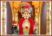 Beautifully adorned murti of Ghanshyam Maharaj