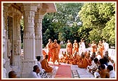 Circumambulating the Smruti mandir