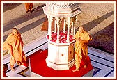 Swamishri circumambulating the shrine in memory of the place where Shastriji Maharaj gave spiritual discourses during the construction of the mandir