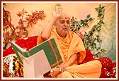 Swamishri delivering spiritual discourses during the morning assembly